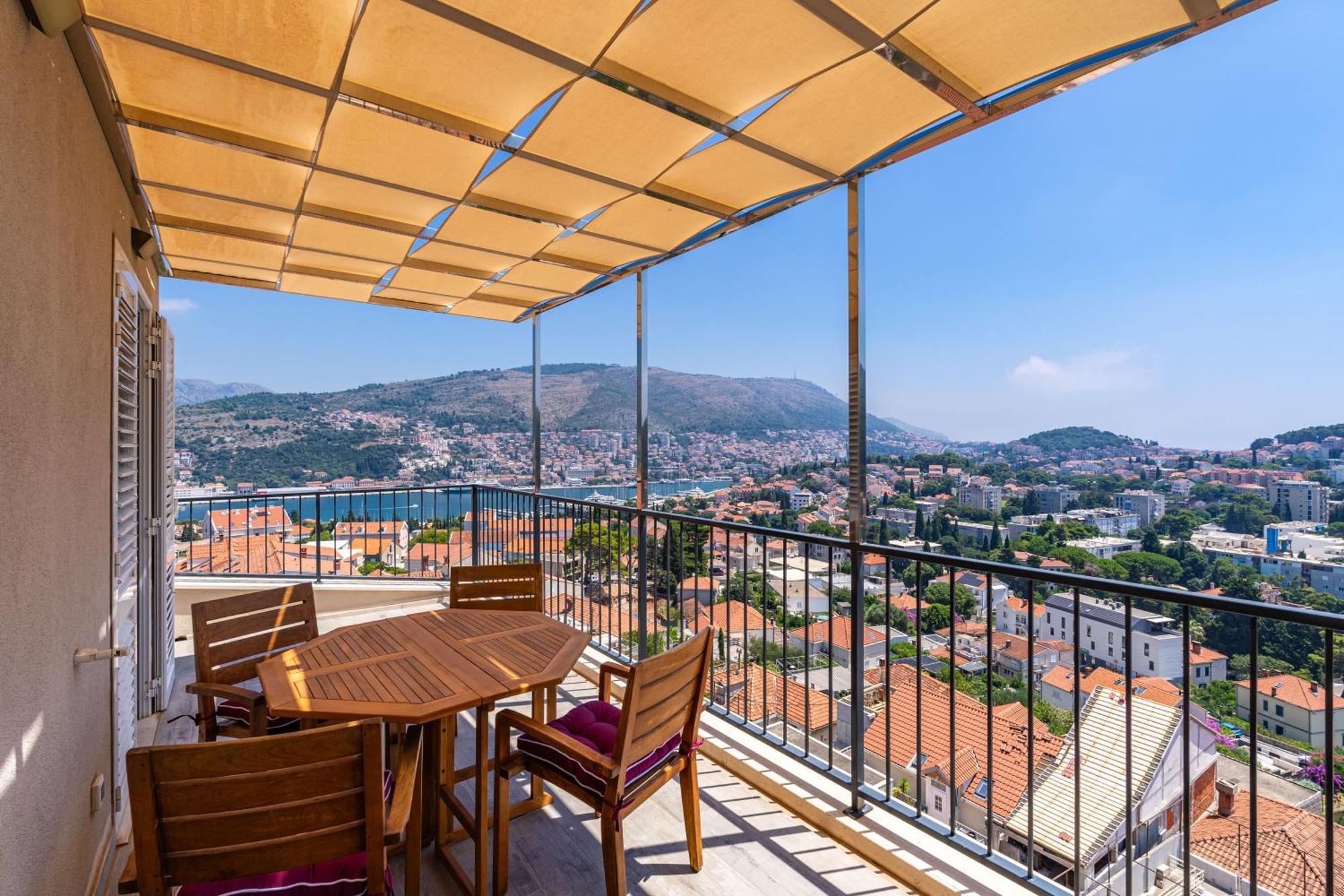 The Panoramic View Penthouse Sweet Petite