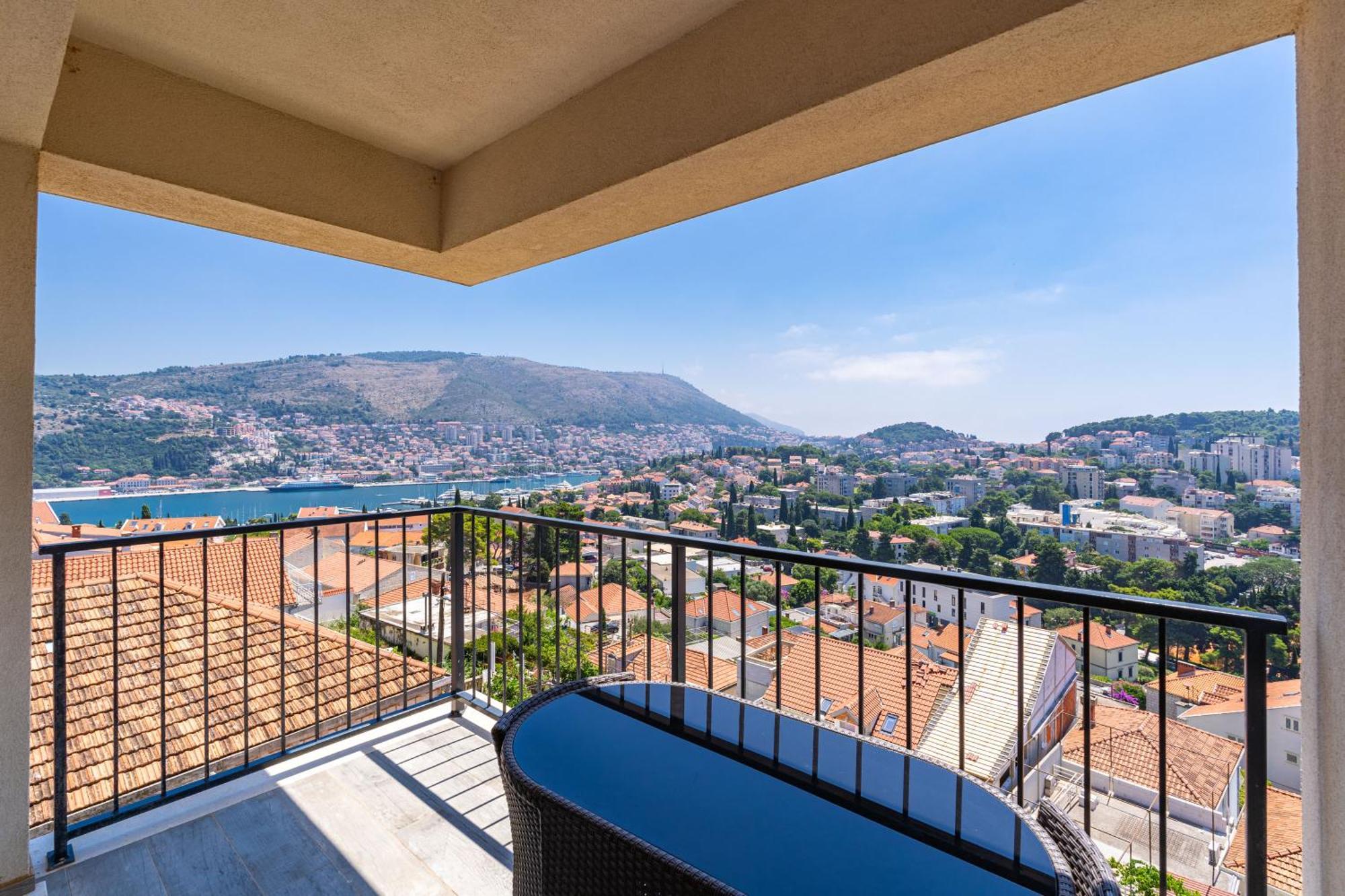 Apartman The Panoramic View Penthouse Sweet Petite