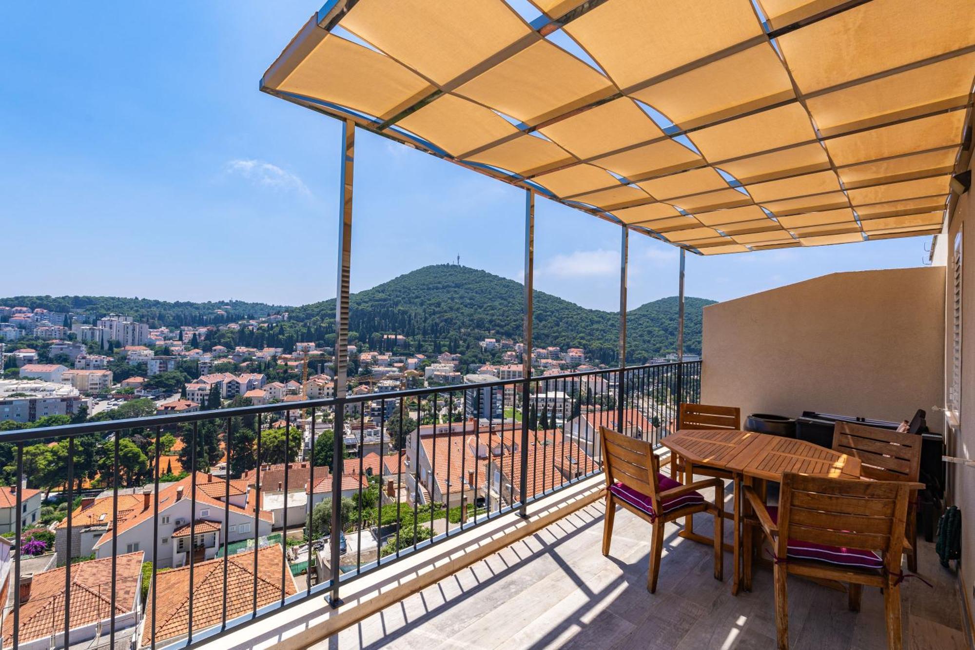 The Panoramic View Penthouse Sweet Petite *