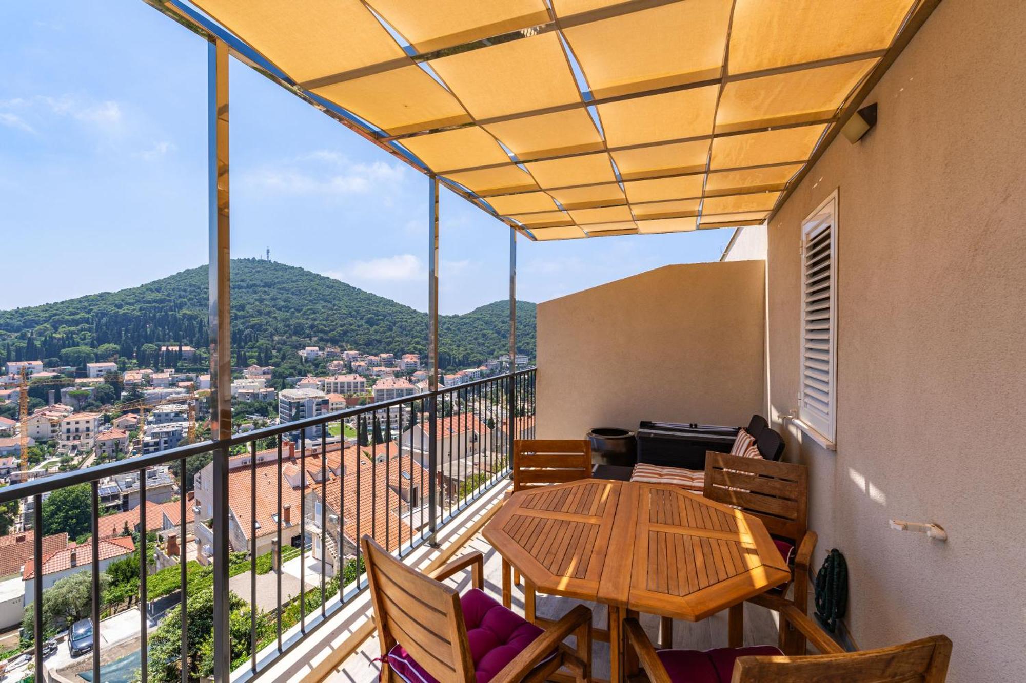 The Panoramic View Penthouse Sweet Petite Apartman *