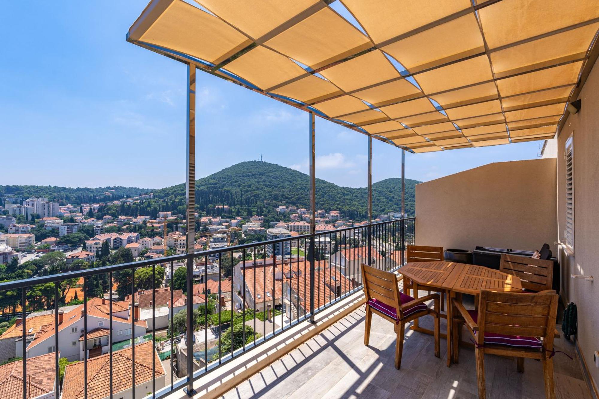 The Panoramic View Penthouse Sweet Petite *